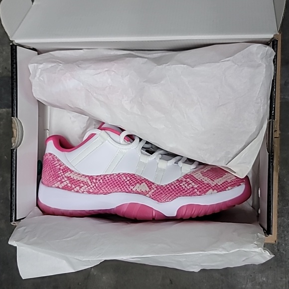 WOMENS AIR JORDAN 11 RETRO LOW 'PINK SNAKESKIN' - Picture 10 of 11